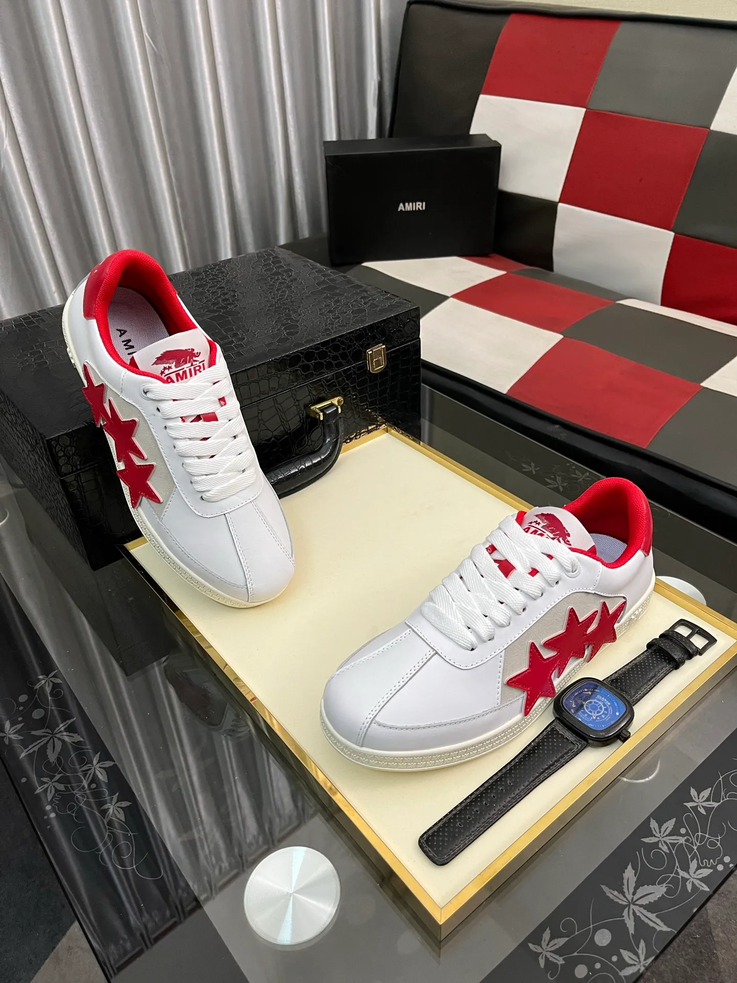 Men's shoes 💰420⌚️⌚️《AMIR*》New men's low-top casual sports sneakers bone shoes, another pair of irresistible bone shoes. Bone shoes are one of AMIRI's most popular items. They use first-layer cowhide uppers. The side bones are made of two cowhide laminations. They have a three-dimensional feel. The leather incisions are all oil-edged. Contrasting color design. Simple style. Fashionable sports. Customized metal LOGO nameplate to embellish shoelaces. Exclusive control of top version. Supports comparison. Breathable mesh lining Original rubber outsole A must-have item for daily leisure Suitable for various occasions Check it out if you pursue high quality Super cool uppers Size: 38-446️⃣ Colors available